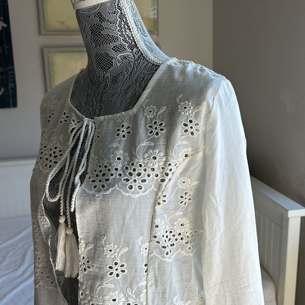 NWTCrosstree Lane Eyelet embroidered long sleeve open front white beach cover up - Picture 5 of 9